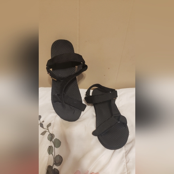 Sandles - Picture 1 of 4